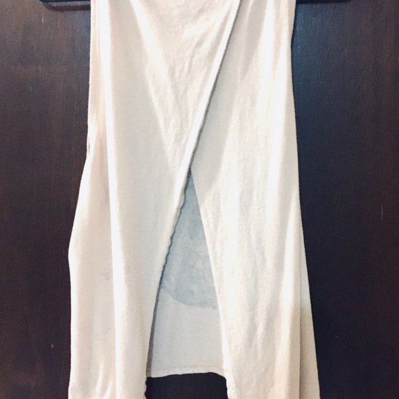 “Graphic” Tank Tee Skull - Picture 5 of 9